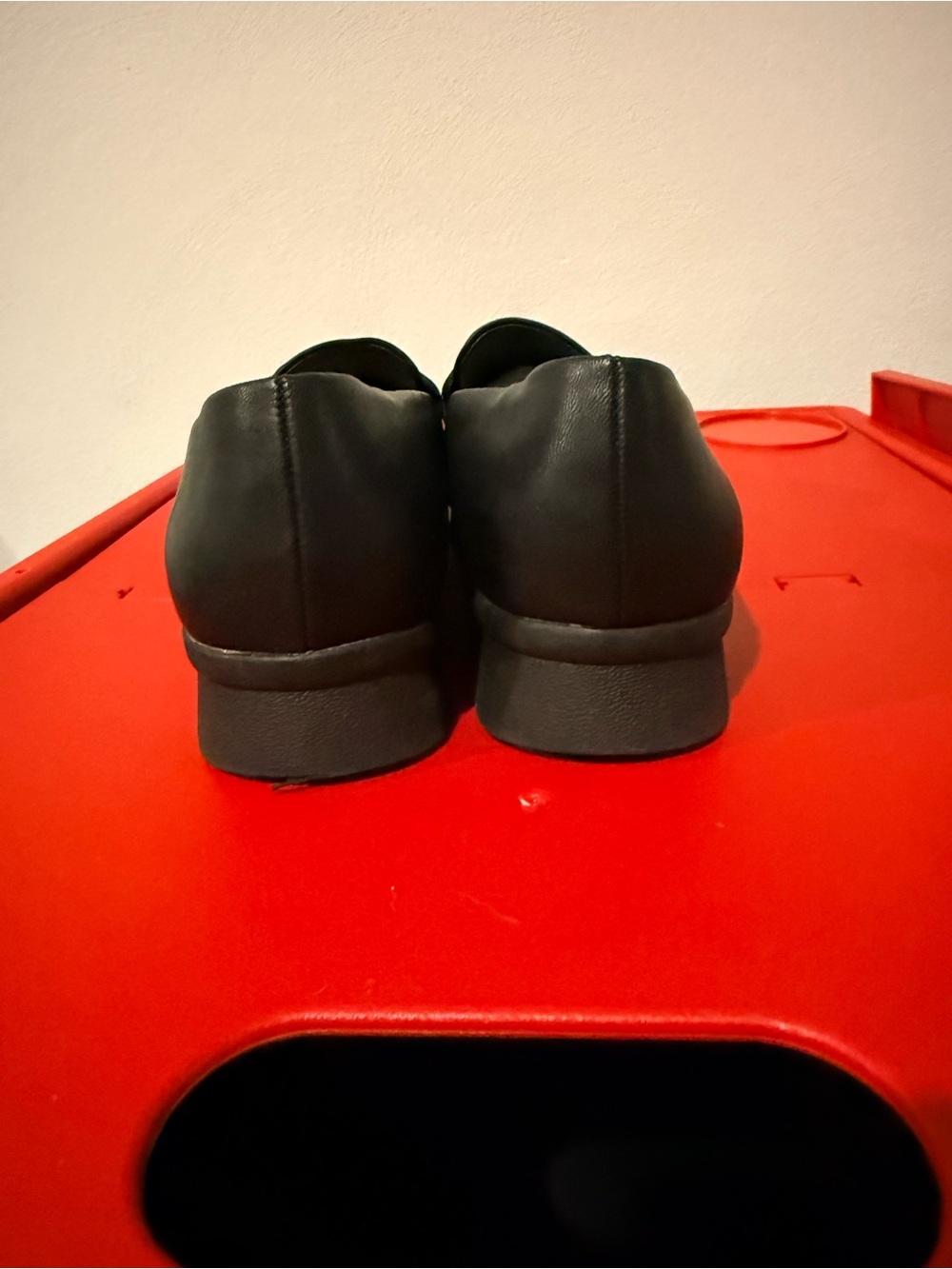 Black Leather Beartraps Memory Foam Loafers Women’s Size 9.5 - Picture 4 of 7